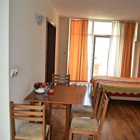 Semiramida Garden Eh Apartament